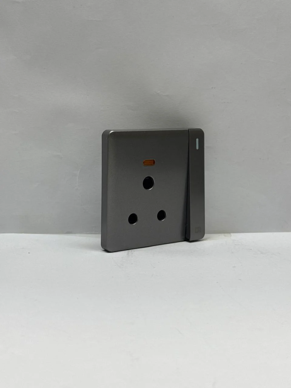 POWER PLUG Xises Grey - Image 4