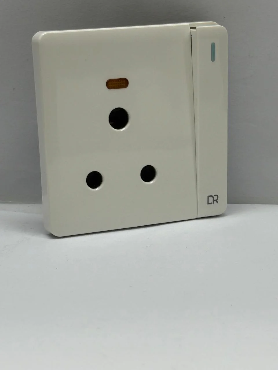 POWER PLUG Xises White - Image 4