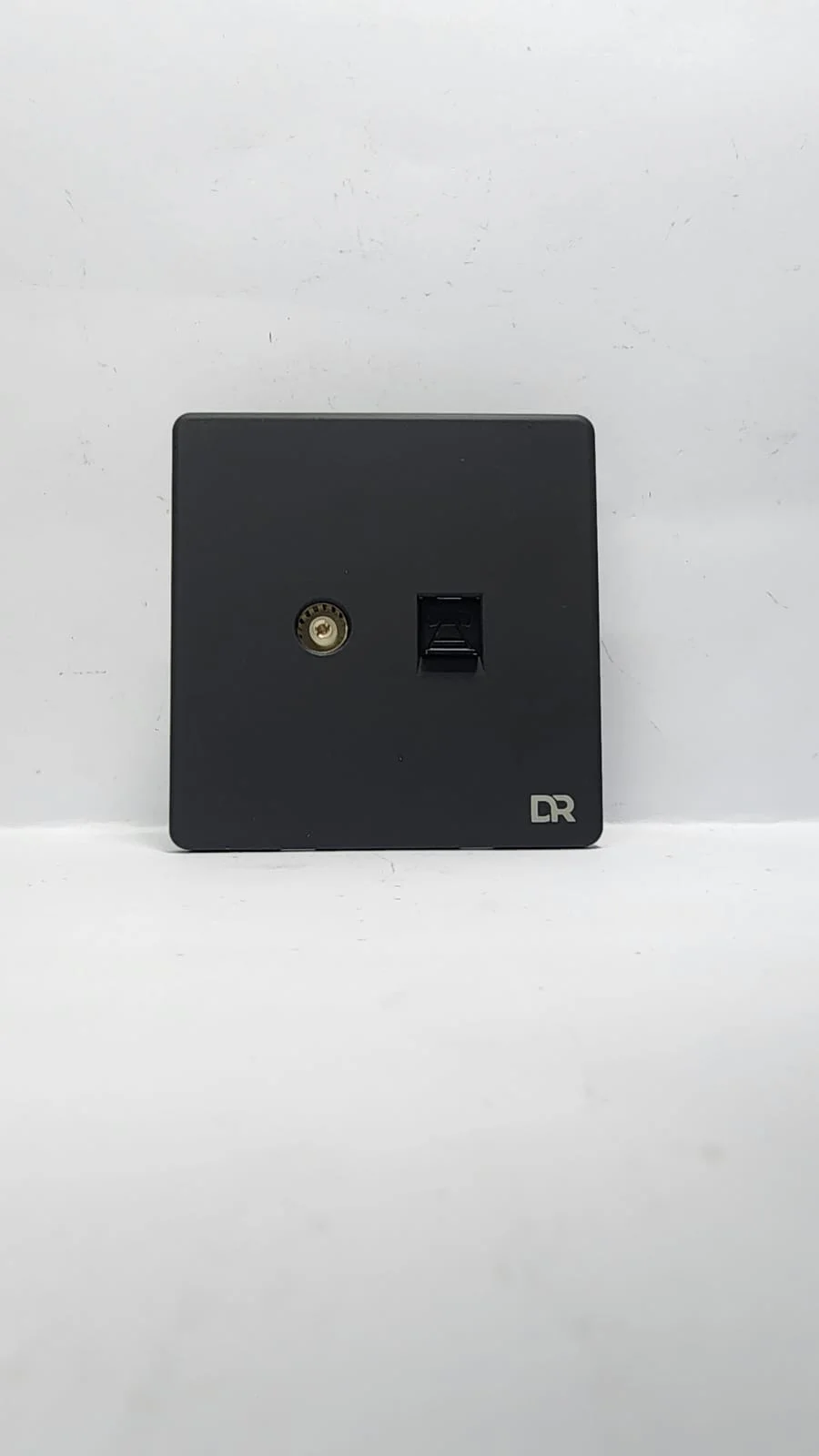Shadow Pearl - Single T.V & Data Sockets - Image 2