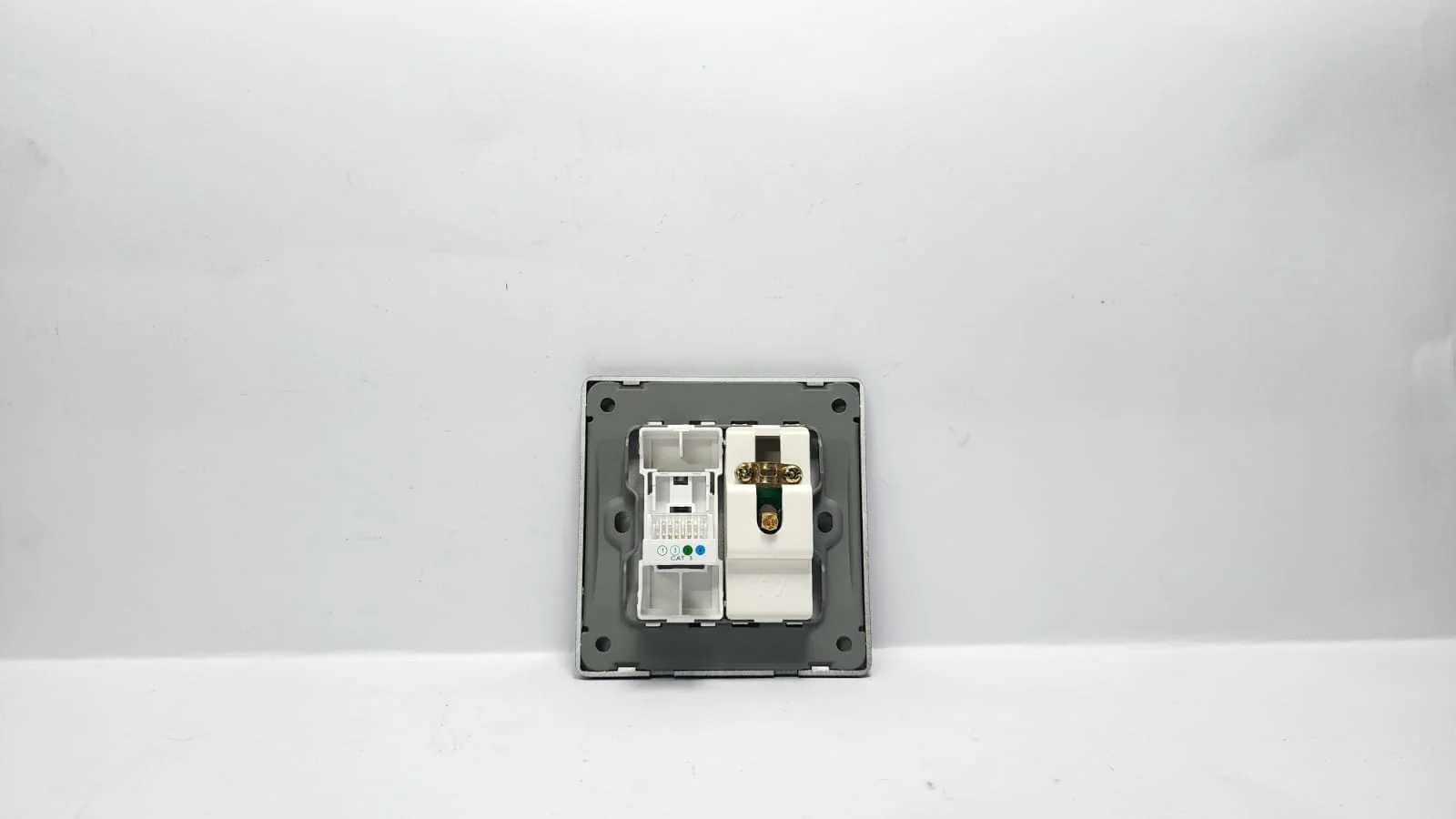 Platinum Mist -  Single T.V & Data Sockets - Image 3