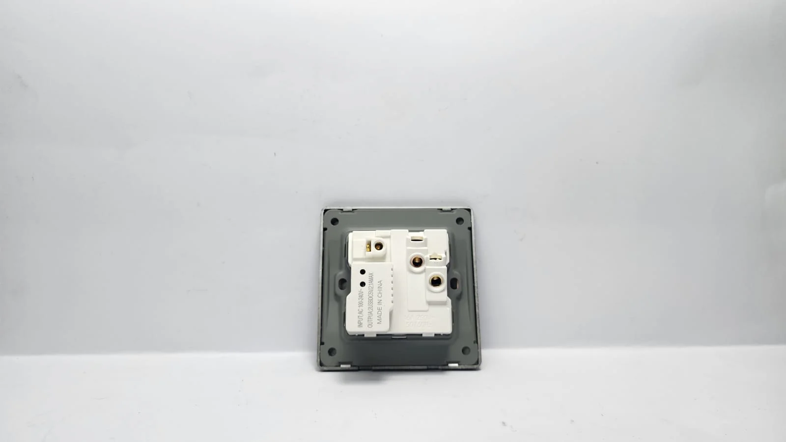 Platinum Mist - USB Multi Switch  Sockets - Image 3