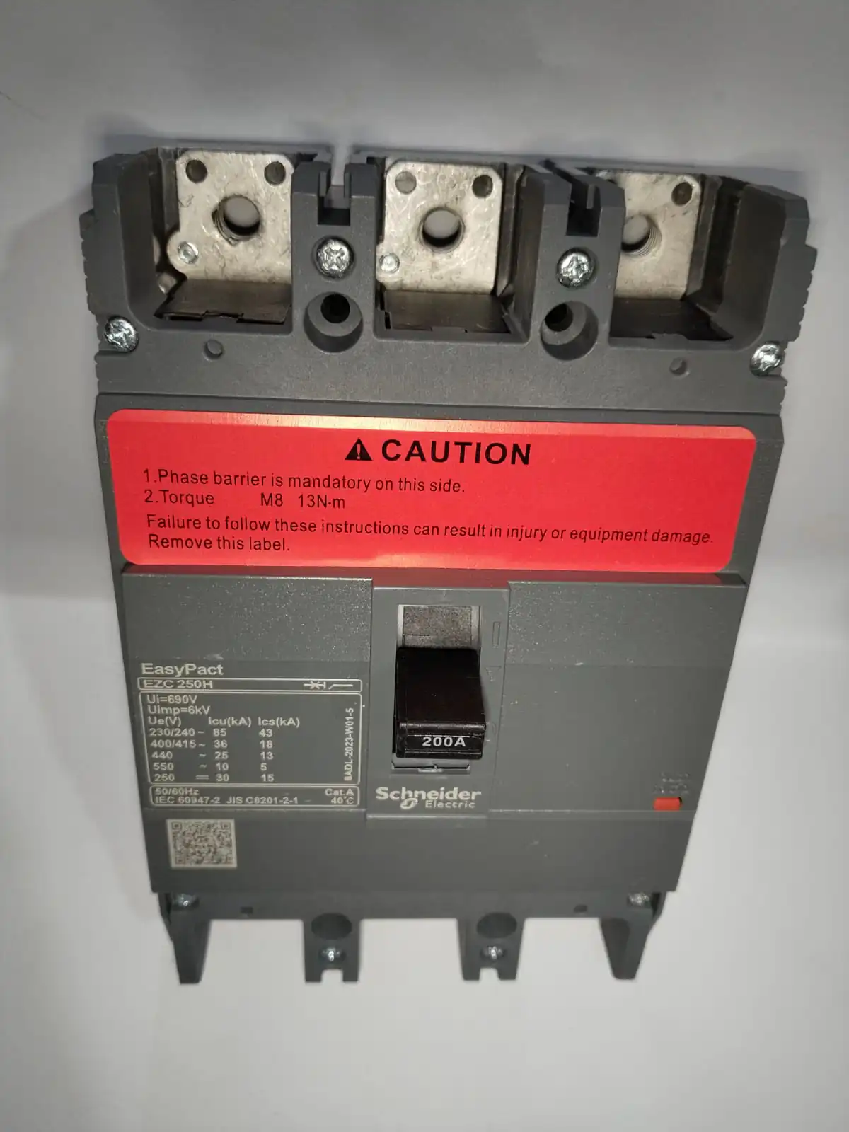Schneider MCCB 3 Pole 200Amp - Image 5