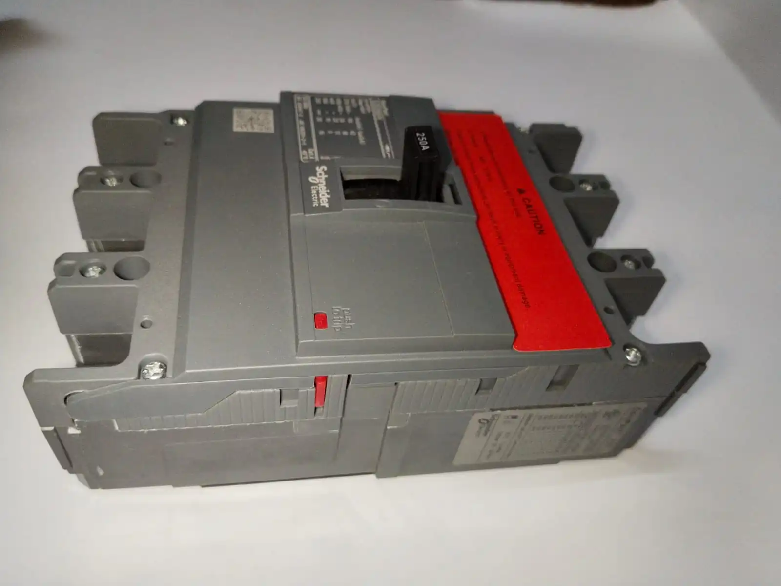 Schneider MCCB 3 Pole 250Amp - Image 3